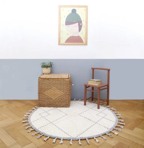 dywan dziecięcy okrągły naturalny beżowy z szarymi akcentami bawełniany 120 cm styl boho dla chłopca lub dziewczynki