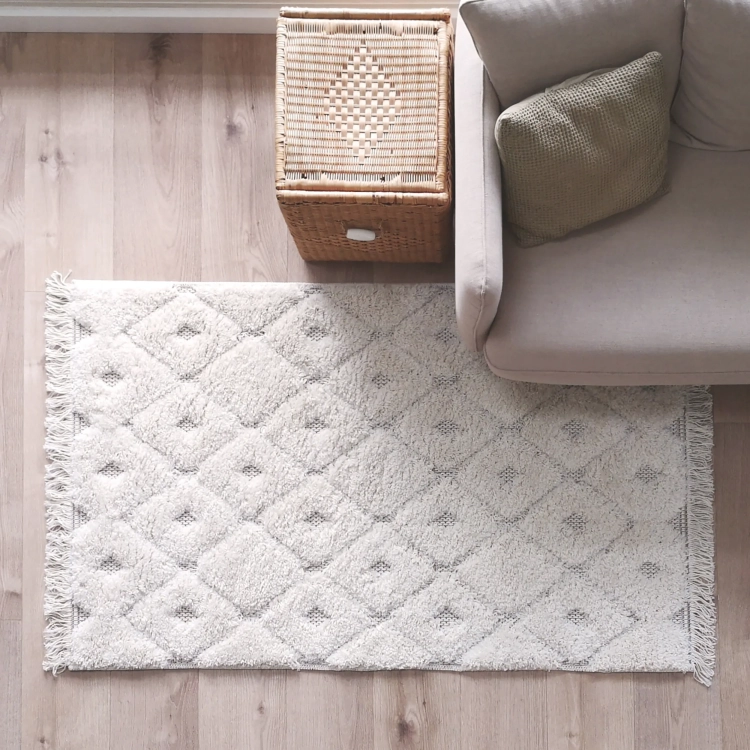 dywan dziecięcy z alpaką 114x170 cm, styl boho, kolor naturalny beż z czarnym wzorem, miękki i puszysty, dla chłopca lub dziewczynki