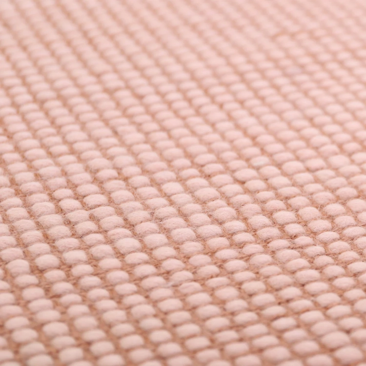 dywan wełniany, dywan brudny róż, nowoczesny dywan nude, dywan ręcznie tkany, dywan 70x130, dywan do sypialni, dywan z recyklingu, minimalistyczny dywan, wełniany dywan indie