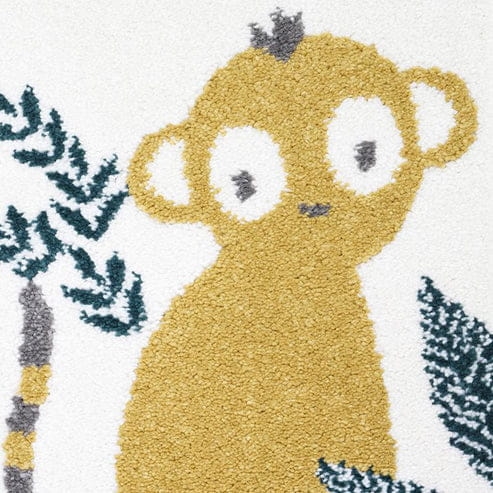 Dywan dziecięcy MONKEY PARADISE HONEY L – prostokątny dywan 120x170 cm z małpkami, kolor ecru z zielonymi i miodowymi detalami, idealny do pokoju dziecka.