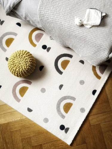 dywan dziecięcy prostokątny 135x190 cm z pastelowym wzorem tęczy, geometryczny styl, OEKO-TEX, idealny do pokoju dziecka