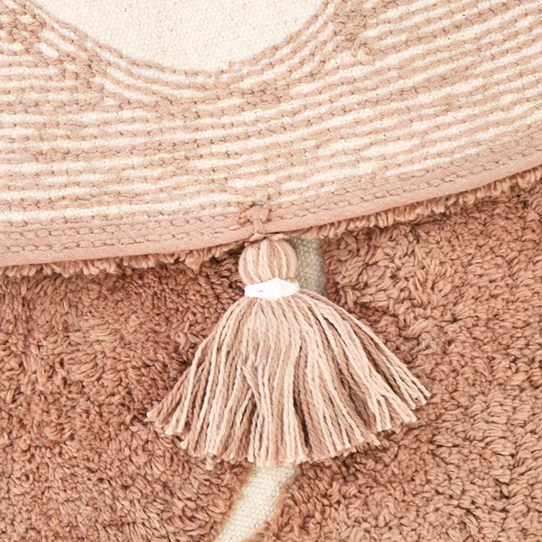 dywan dziecięcy okrągły brązowo różowy bawełniany 110 cm styl boho z pomponami do pokoju dziewczynki