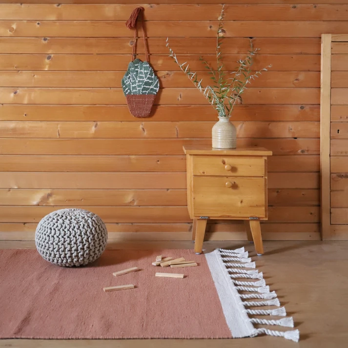 dywan prostokątny róż korkowy i ecru bawełniany 100x150 cm do pokoju dziecięcego w stylu boho