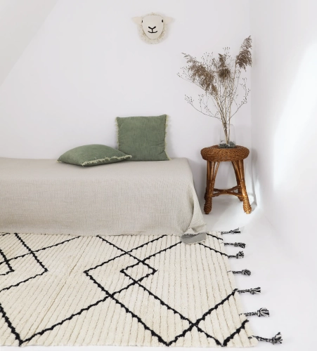 dywan dziecięcy prostokątny 100x150 cm z naturalnej bawełny, kolor czarny i ecru, styl boho, dla chłopca i dziewczynki, antypoślizgowy, pranie w pralce