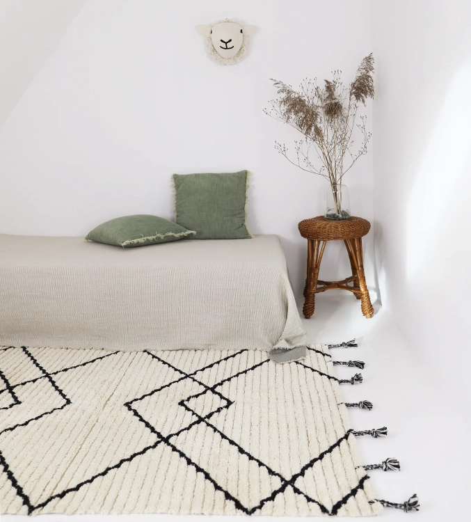 dywan dziecięcy prostokątny 100x150 cm z naturalnej bawełny, kolor czarny i ecru, styl boho, dla chłopca i dziewczynki, antypoślizgowy, pranie w pralce