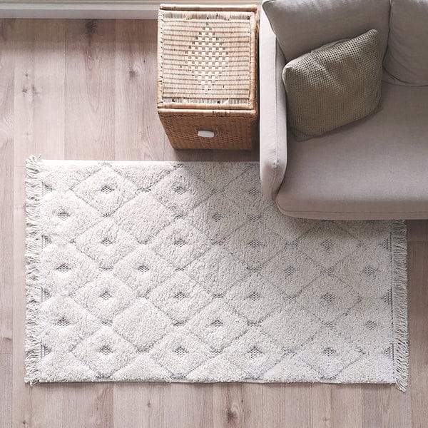 dywan dziecięcy 128x190 cm puszysty beżowy w stylu boho, z czarnym wzorem alpaka, do pokoju dziecka
