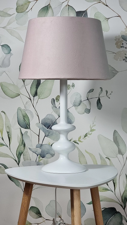 lampka jasno różowa aksamitna na stolik