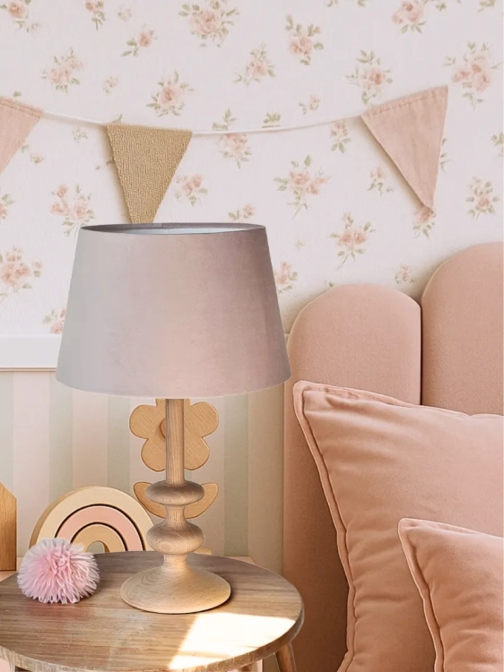 lampa boho różowa z abażurem z welwetu i naturalnym drewnem