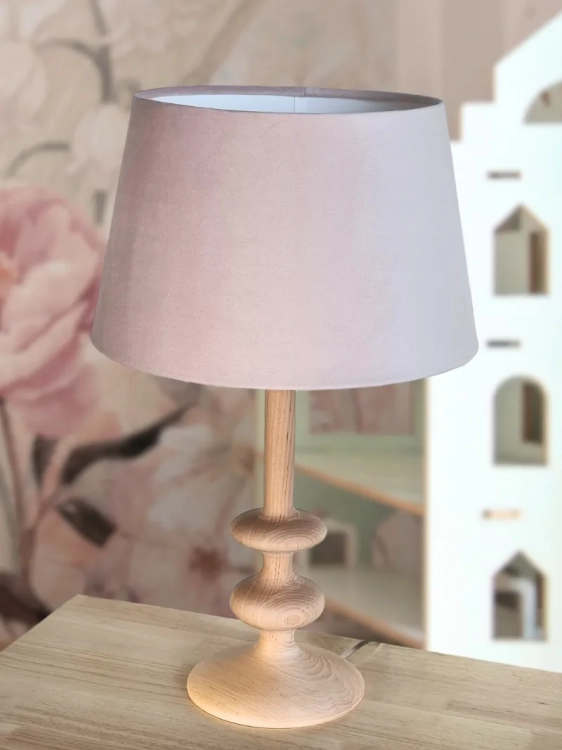 lampka stołowa pastelowa różowa – Vibe Natural Rose z drewnianą podstawą