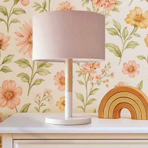 Różowa lampka nocna do pokoju dziecięcego w stylu skandynawskim