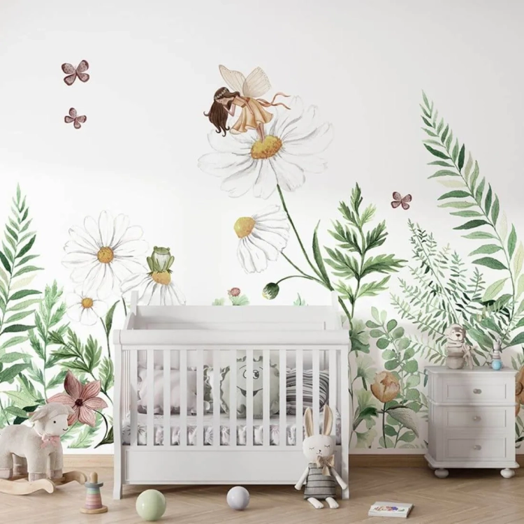 tapeta dziecięca Fairy Garden z wróżką na kwiatku, zielona łąka, stokrotki i motyle
