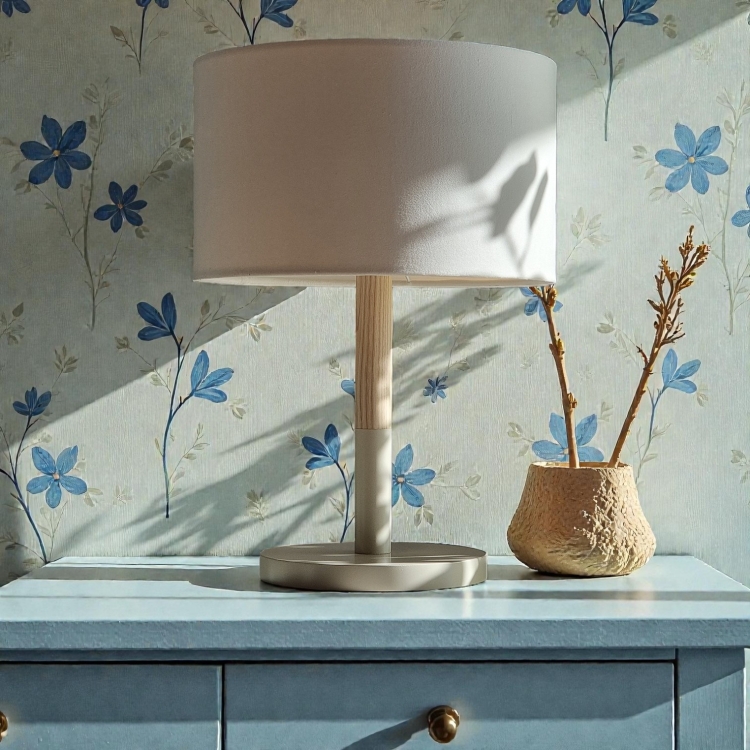 kremowa velvetowa lampka stołowa