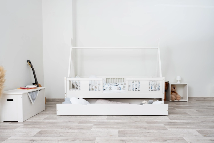 minimalistyczne łóżko tipi white do pokoju chłopca