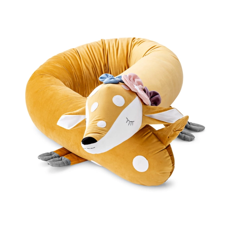 long-doe-shaped-cuddle-pillow,-wall-protector-for-a-baby-bed,-cuddlerest — kopia.webp