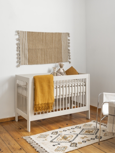 łóżeczko Pinio Basic szampańskie 120×60 cm z drewnianymi szczebelkami