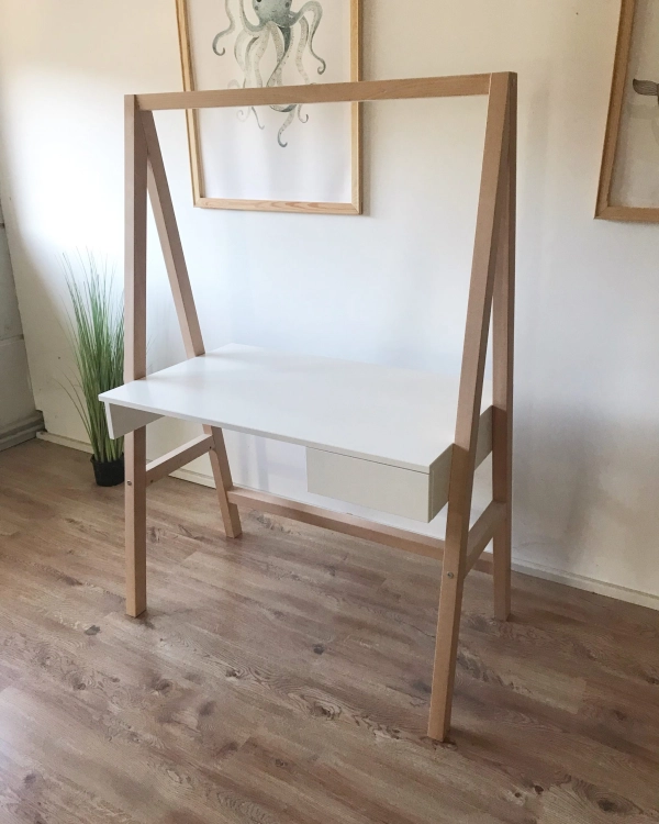 biurko Tipi rosnące z dzieckiem z wysokością 40 60 i 75 cm