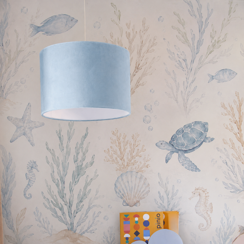 błękitna velvetowa lampa do pokoju w stylu morskim