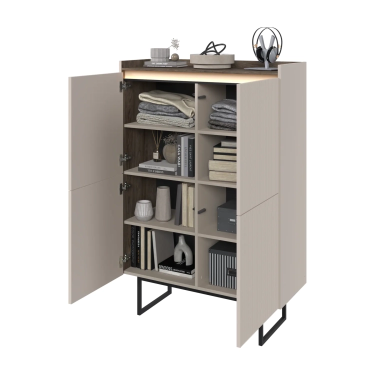Komoda wysoka LAGO LG-01 98 cm 4-drzwiowa z LED – widok pod kątem – Lenart
