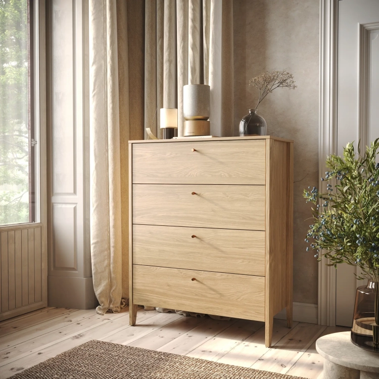 Komoda COZY CZ-03 z 4 szufladami – dąb olejowany Lenart w aranżacji sypialni – zdjęcie 1