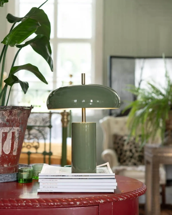 08-oliwkowa-lampa-vintage-aranzacja.webp