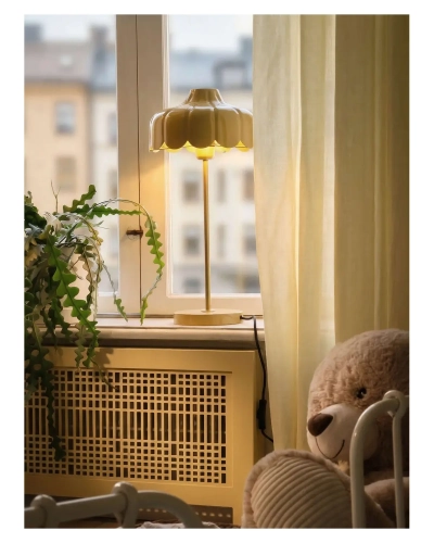 zolta-lampa-wells-pokoj-dziecka.webp