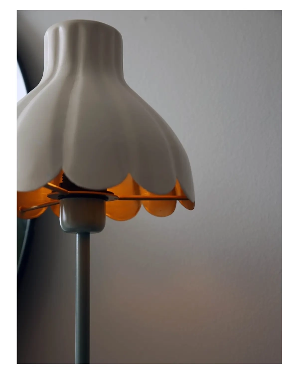 lampa-stolowa-kwiat-tulippa-kremowa.webp