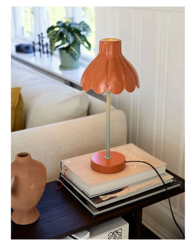 pomaranczowa-lampka-tulippa-aranzacja.webp