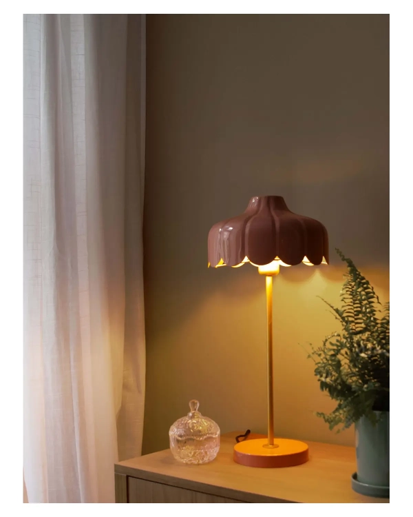 brzoskwiniowa-lampa-stolowa-wells.webp