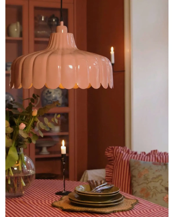 lampa-wells-brzoskwiniowy-roz-aranzacja.webp