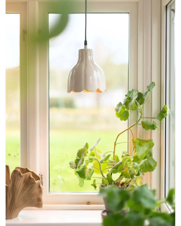 bezowa-lampa-tulippa-aranzacja.webp