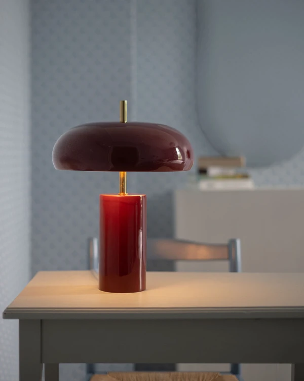 bordowa lampa stołowa grzybek w połysku