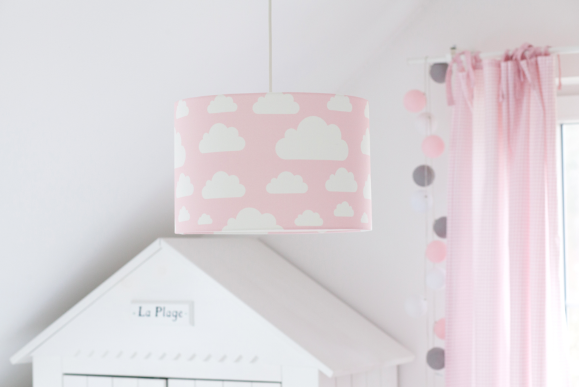 Lampa sufitowa różowa w chmurki Pink Clouds - dekoracyjne oświetlenie wiszące do pokoju dziewczynki