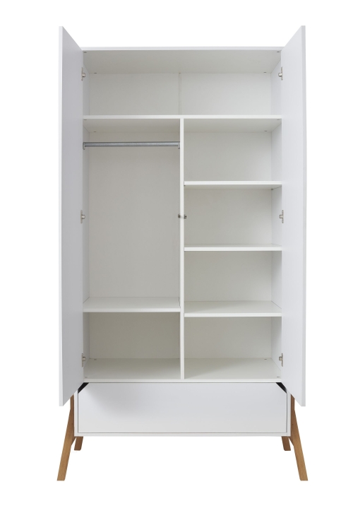 Lotta_wardrobe_02