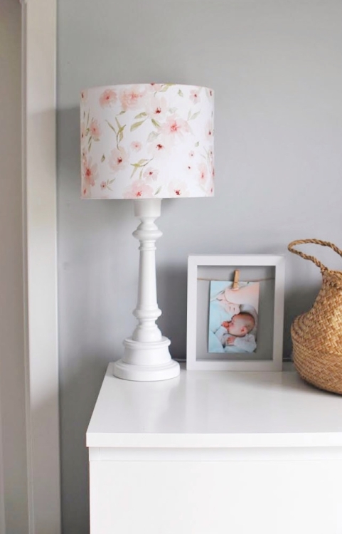 lampa do pokoju dziecka w kwiaty