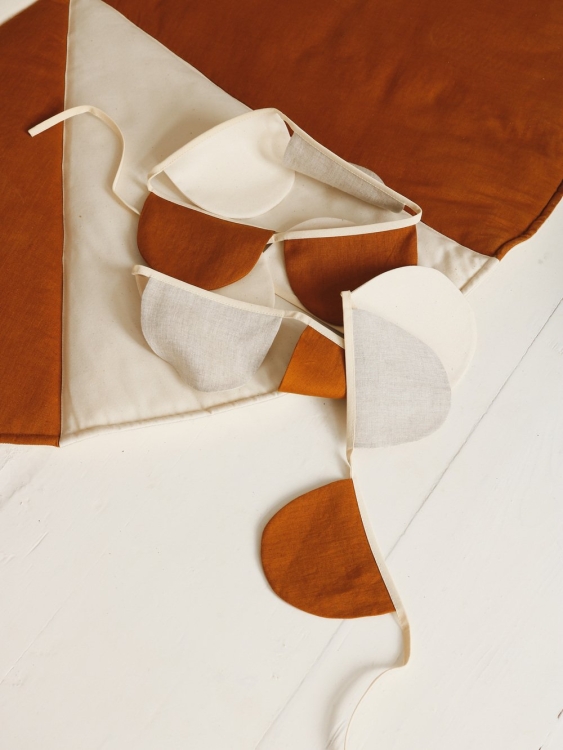 Creamcircusgarland_2_2000x2000