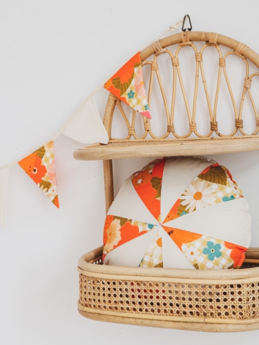 Candy cushion Picnic with the flowers