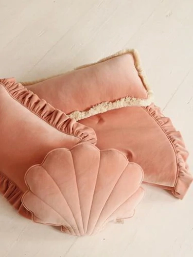 poduszka-muszla-soft-welwet-morelowa-moi-mili-436650_1512x.webp