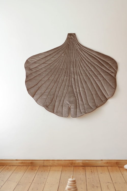 darkbeige-velvet-ginkgo-playmat-moimili (3).jpg