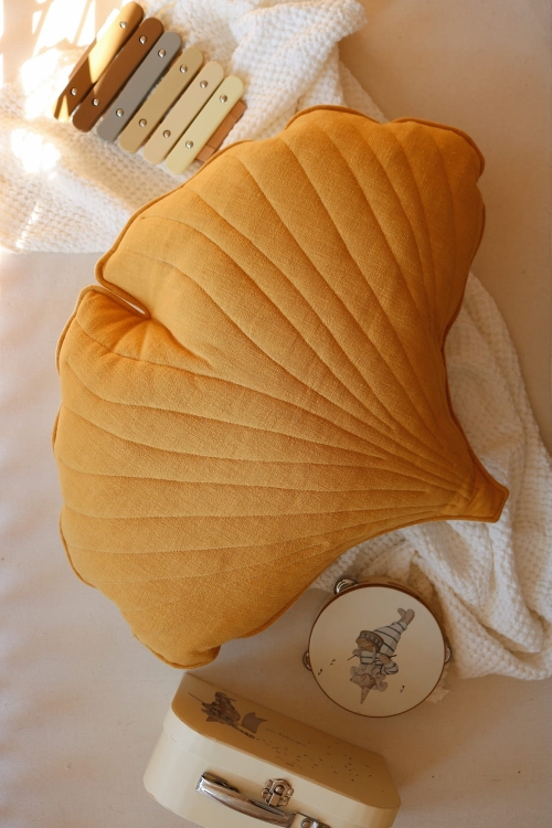 mango-linen-ginkgo-leaf-pillows-moimili-decoration(10).jpg