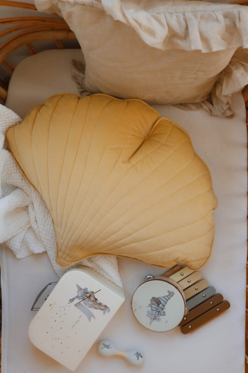 honey-velvet-leaf-pillow-moimili-handmade (5).jpg
