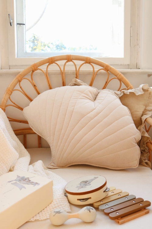 cream-velvet-ginkgo-leafpillow-moimili-kidsroom (1).jpg