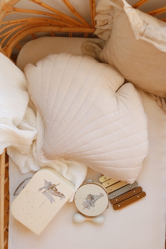 cream-velvet-ginkgo-leafpillow-moimili-kidsroom (2).jpg