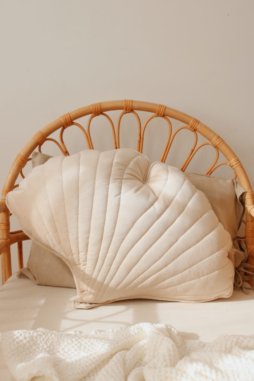 cream-velvet-ginkgo-leafpillow-moimili-kidsroom (4).jpg