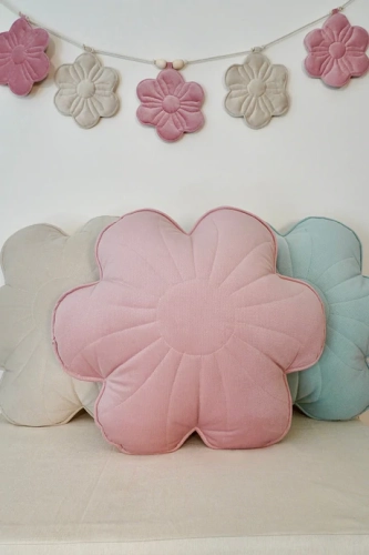 Velvetbloompillow_1_5a205b53-b3b6-4546-b803-2a2479841664_460x.webp