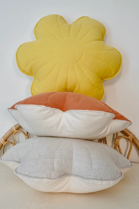 LinenbloompillowSunflower_2_460x.webp