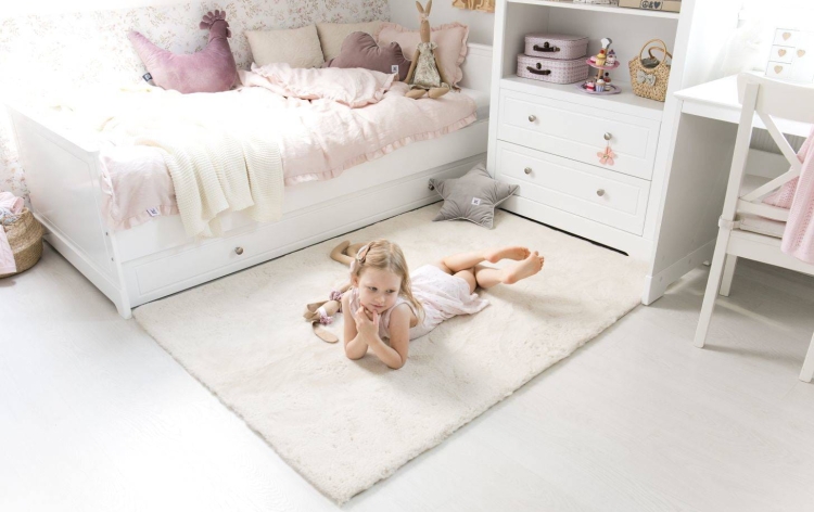 białe łóżko dziecięce Marylou 90x200 z MDF, eleganckie łóżko dla dziewczynki Bellamy Marylou, łóżko z kolekcji Marylou z opcją szuflady, klasyczne białe łóżko do pokoju dziecka 90x200
