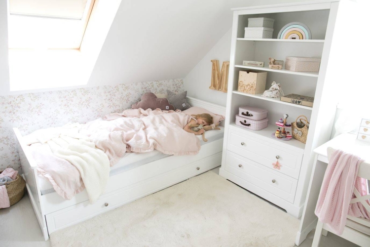 białe łóżko dziecięce Marylou 90x200 z MDF, eleganckie łóżko dla dziewczynki Bellamy Marylou, łóżko z kolekcji Marylou z opcją szuflady, klasyczne białe łóżko do pokoju dziecka 90x200