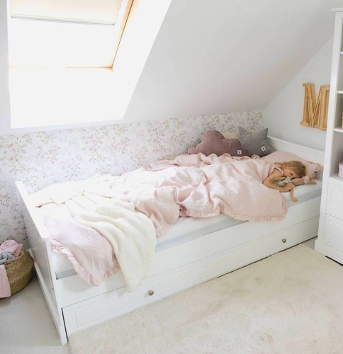 białe łóżko dziecięce Marylou 90x200 z MDF, eleganckie łóżko dla dziewczynki Bellamy Marylou, łóżko z kolekcji Marylou z opcją szuflady, klasyczne białe łóżko do pokoju dziecka 90x200