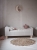 Łóżko 90x200 cm Beżowe Basic – nowoczesne łóżko w kolorze kaszmirowym, idealne dla dziecka lub nastolatka. Wykonane z malowanej płyty MDF i drewna bukowego, w stylu skandynawskim.
