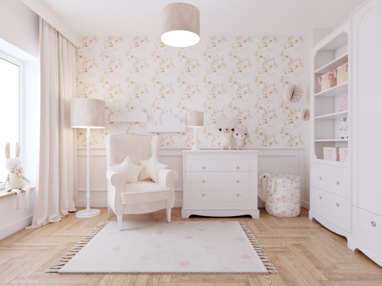 fotel Lugo kremowy velvet w salonie, fotel uszak velvet kremowy z podnóżkiem, fotel do karmienia w stylu klasycznym, elegancki fotel aksamitny kremowy, fotel Lugo kremowy na drewnianych nogach